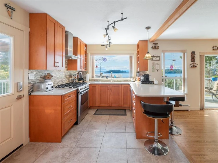 6502 Sunshine Coast Highway, Sechelt, BC, V7Z 0M9 - 5