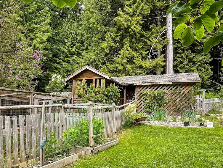 833 Byng Road, Roberts Creek, BC, V0N 2W6 - 35