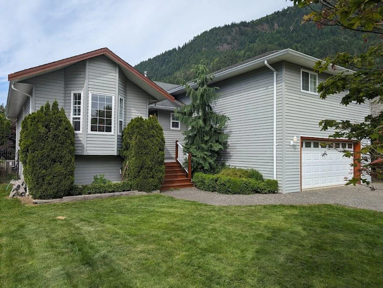 452 Naismith Avenue, Harrison Hot Springs, BC, V0M 1K0