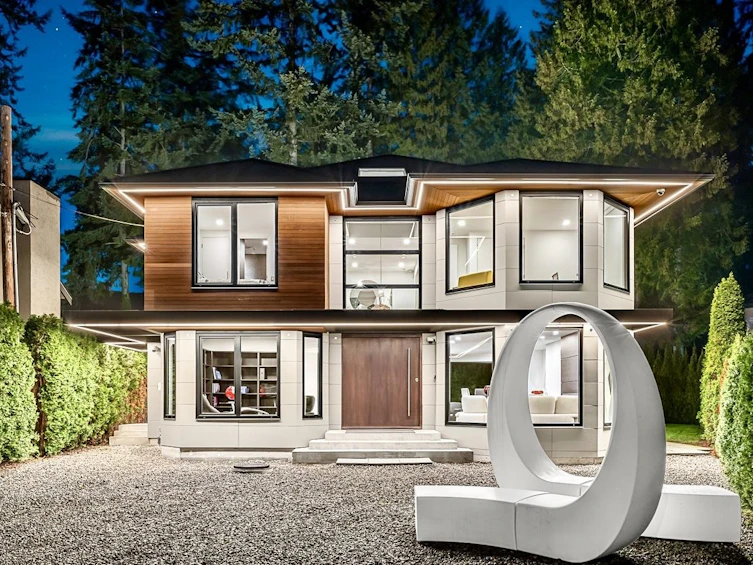 4577 Capilano Road, North Vancouver, BC, V7R 4K3