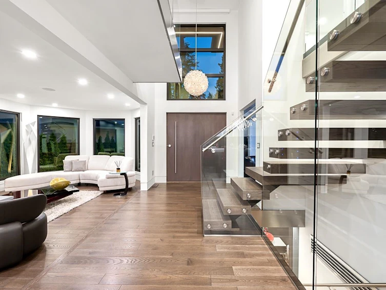 4577 Capilano Road, North Vancouver, BC, V7R 4K3 - 3