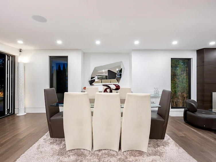 4577 Capilano Road, North Vancouver, BC, V7R 4K3 - 9