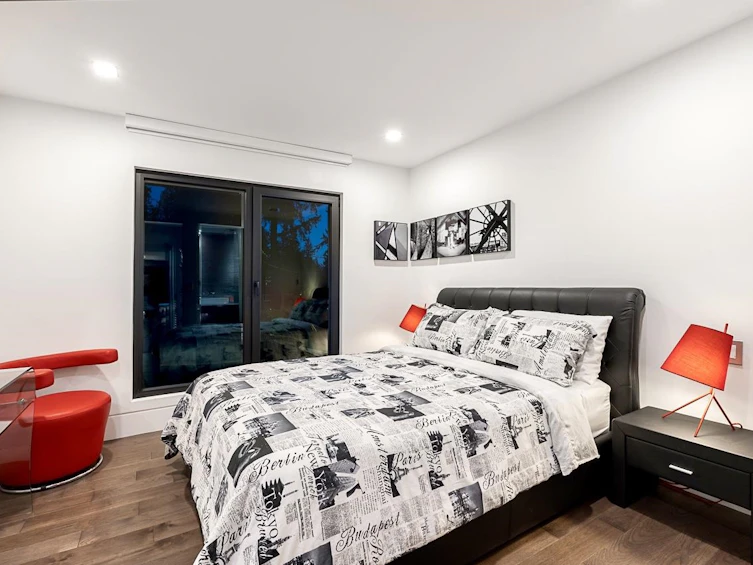 4577 Capilano Road, North Vancouver, BC, V7R 4K3 - 27