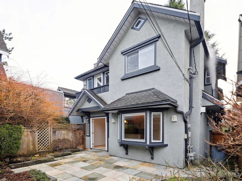 3311 W 2nd Avenue, Vancouver BC V6R 1H9