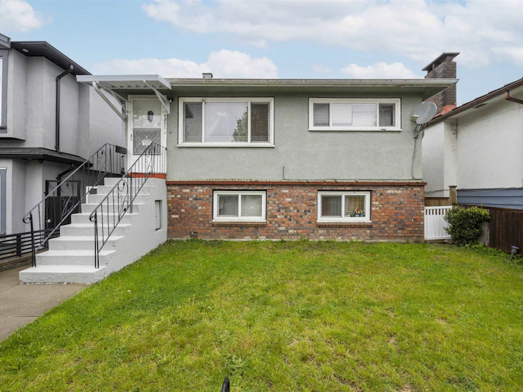 6571 Knight Street, Vancouver, BC, V5P 2W1