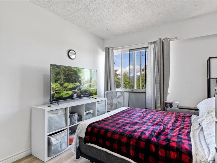 6630-6632 Canada Way, Burnaby, BC, V5E 3P7 - 3
