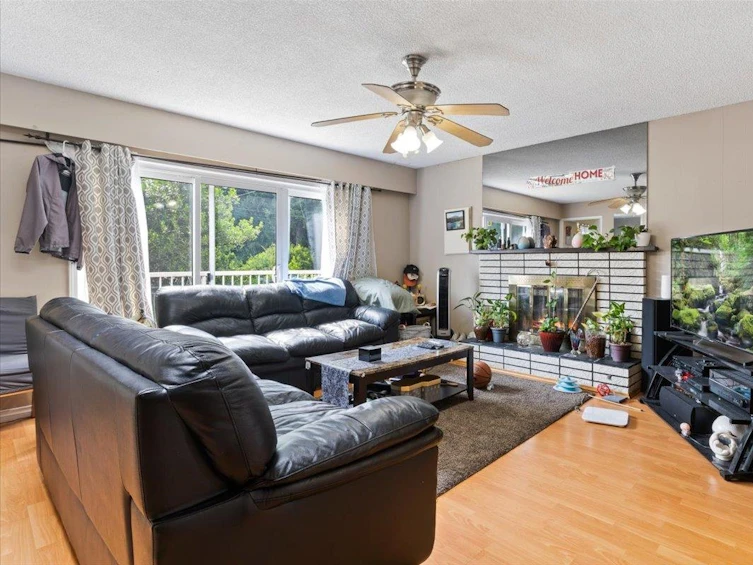 6630-6632 Canada Way, Burnaby, BC, V5E 3P7 - 4