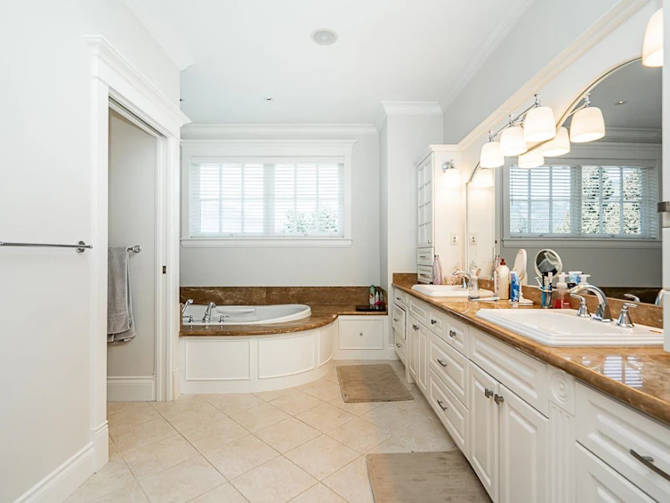 4676 Decourcy Court, West Vancouver, BC, V7W 3J5 - 11