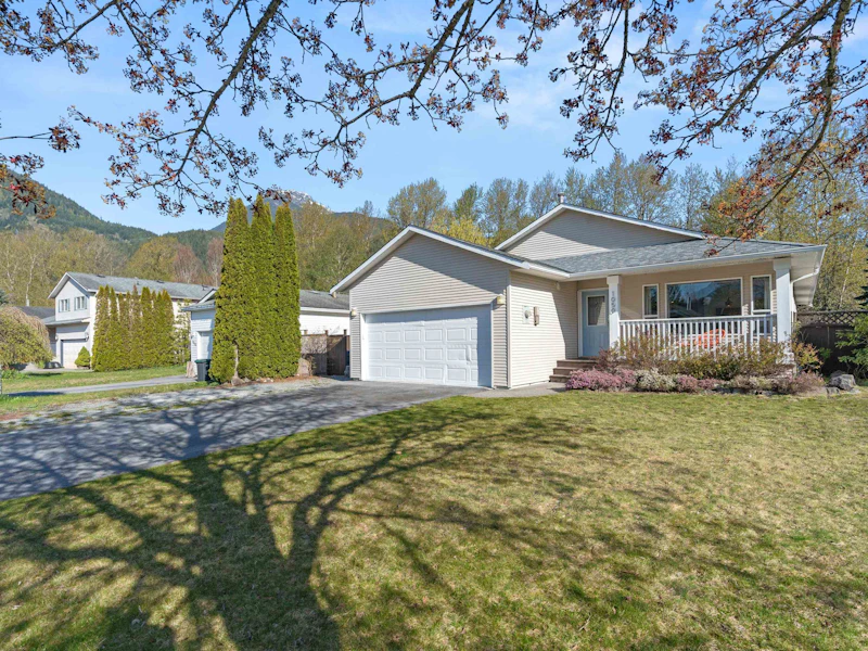 1050 Edgewater Crescent, Squamish BC V8B 0E7