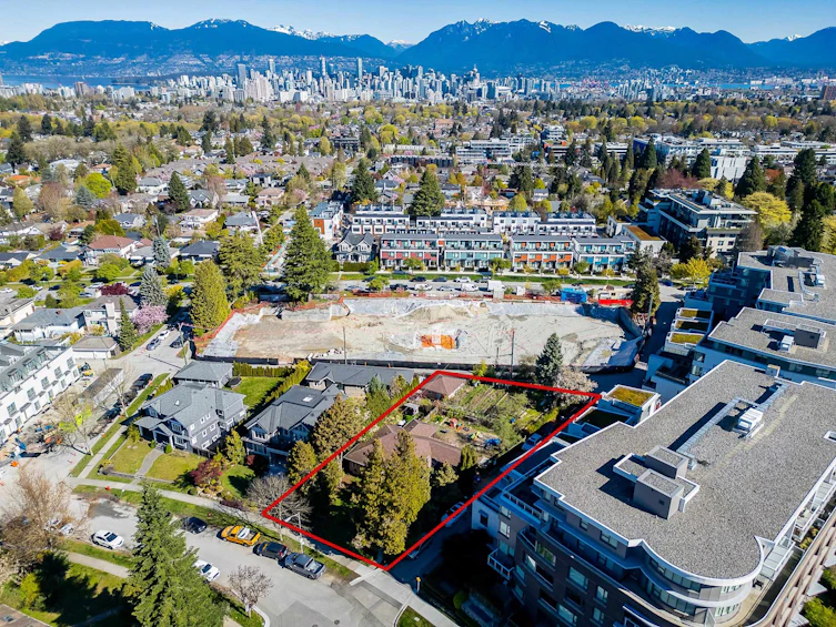 515 W 30th Avenue, Vancouver, BC, V5Z 2J2 - 2