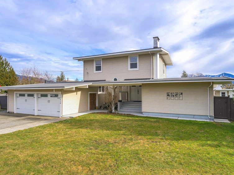 10014 Young Road, Chilliwack, BC, V2P 4V3