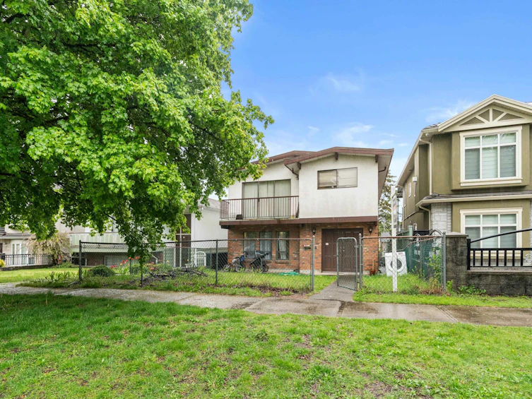886 E 56th Avenue, Vancouver, BC, V5X 1S2 - 2