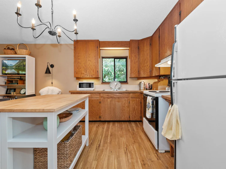 1182 Iverson Road, Columbia Valley, BC, V2R 4X5 - 9
