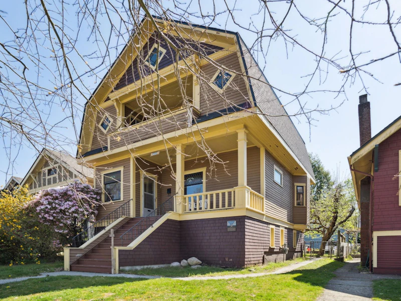 2620 Oxford Street, Vancouver BC V5K 1N3