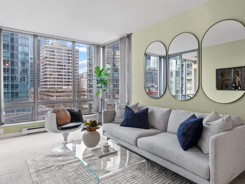 706 - 1288 W Georgia Street, Vancouver BC V6E 4R3