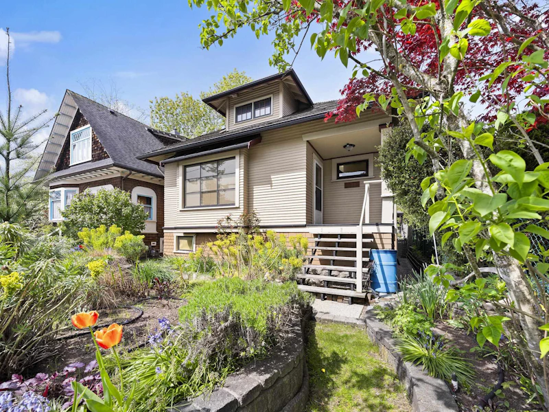 1017 Fifth Avenue, New Westminster BC V3M 1Y4