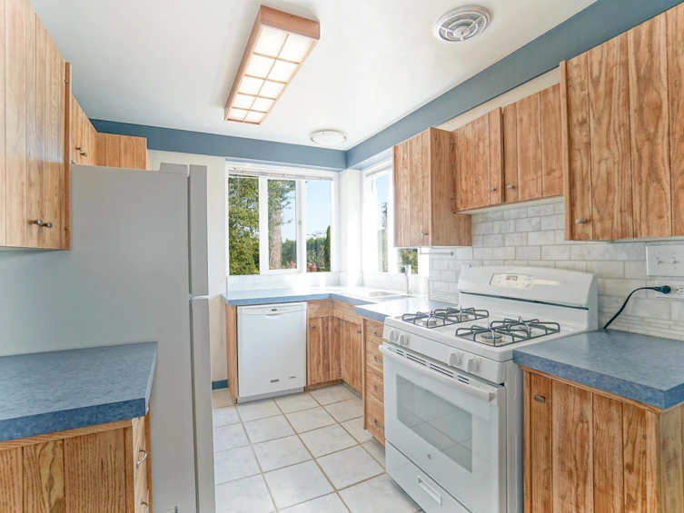12686 56 Avenue, Surrey, BC, V3X 2Y6 - 11