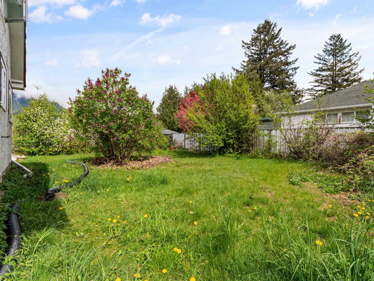677 5th Avenue, Hope, BC, V0X 1L0 - 9