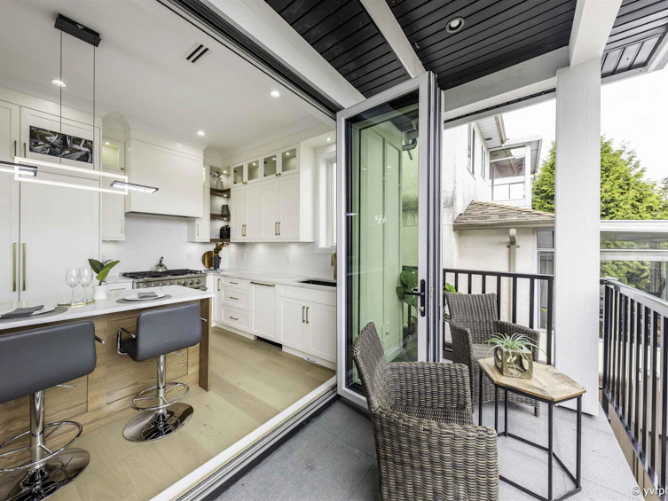 4990 Sherbrooke Street, Vancouver, BC, V5W 3M2 - 9