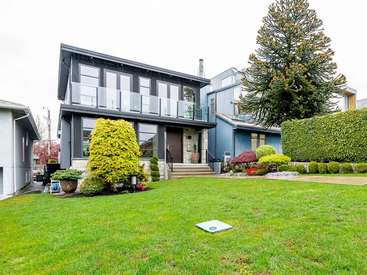 3621 Cambridge Street, Vancouver, BC, V5K 1M5 - 3