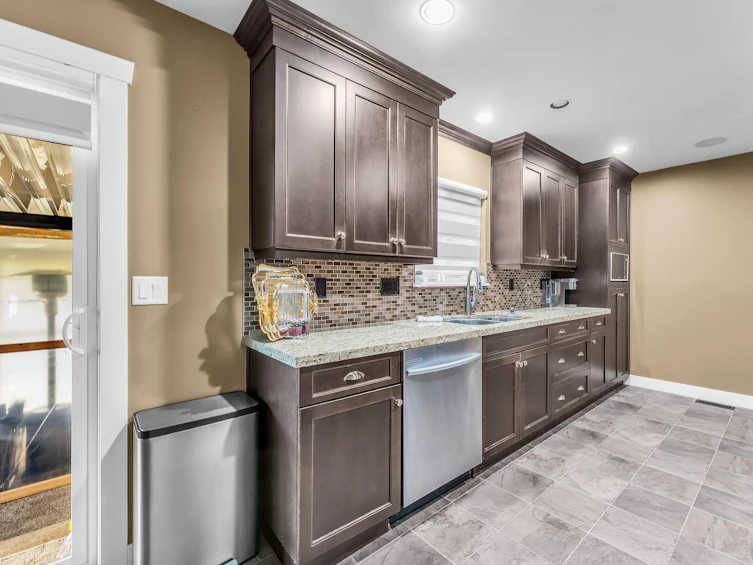 11126 147a Street, Surrey, BC, V3R 3W2 - 10