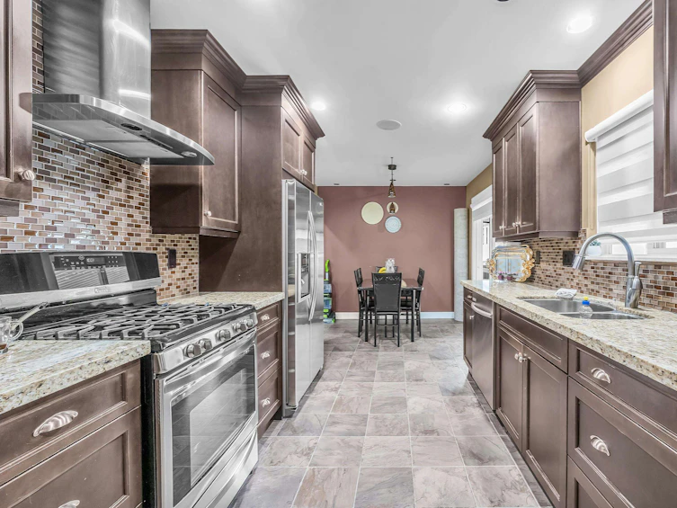 11126 147a Street, Surrey, BC, V3R 3W2 - 12