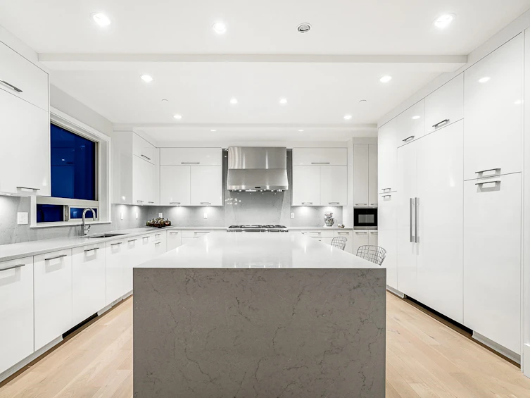 4062 Virginia Crescent, North Vancouver, BC, V7R 3Z1 - 12