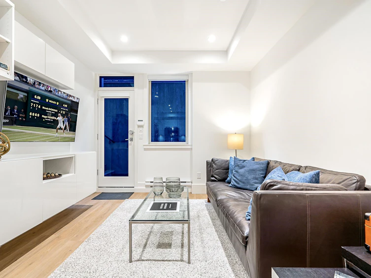 4062 Virginia Crescent, North Vancouver, BC, V7R 3Z1 - 32