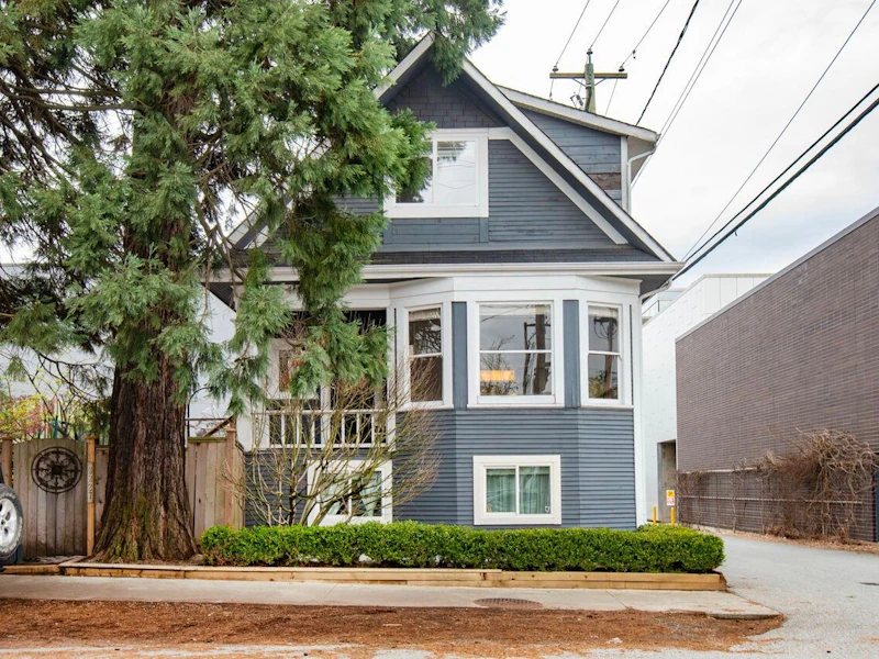 2227 Alberta Street, Vancouver BC V5Y 3K5