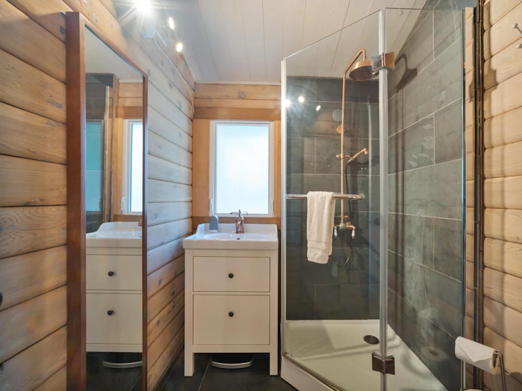 1022 Miller Road, Bowen Island, BC, V0N 1G1 - 15