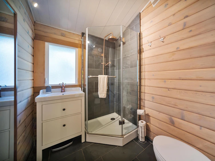 1022 Miller Road, Bowen Island, BC, V0N 1G1 - 16