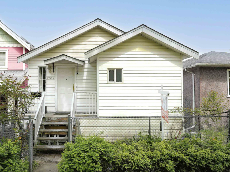 2087 E Pender Street, Vancouver BC V5L 1X1