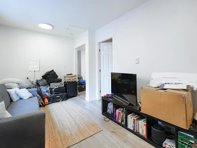 2087 E Pender Street, Vancouver, BC, V5L 1X1 - 4