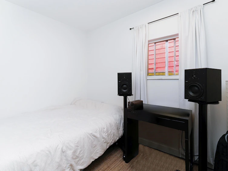 2087 E Pender Street, Vancouver, BC, V5L 1X1 - 9