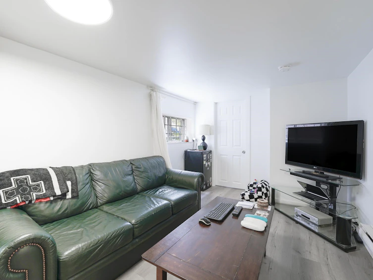 2087 E Pender Street, Vancouver, BC, V5L 1X1 - 14