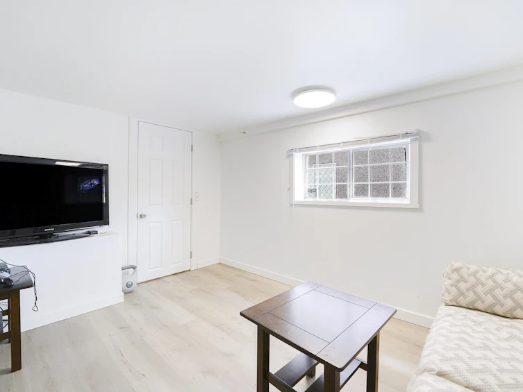 2087 E Pender Street, Vancouver, BC, V5L 1X1 - 16