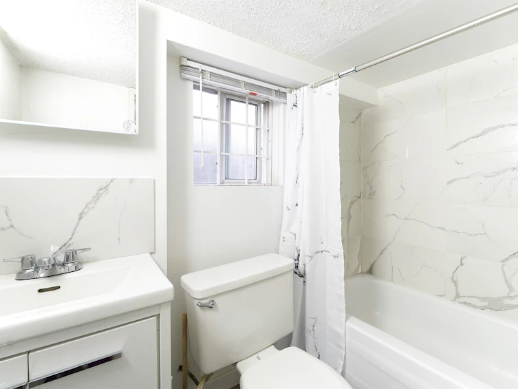 2087 E Pender Street, Vancouver, BC, V5L 1X1 - 18