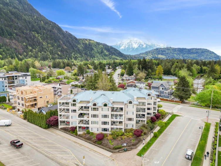 101-410 Esplanade Avenue, Harrison Hot Springs, BC, V0M 1K0