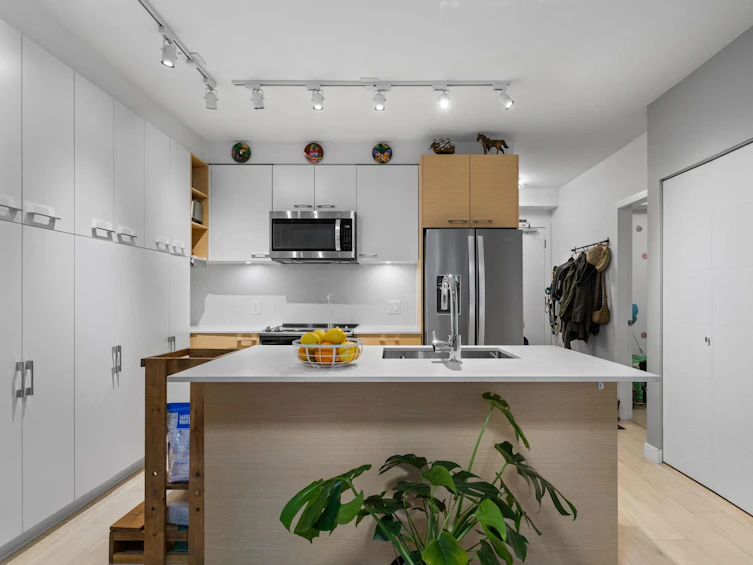209-13963 105, Surrey, BC, V3T 0M9 - 11