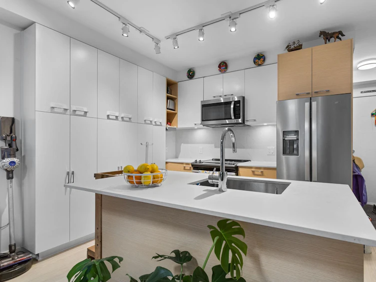 209-13963 105, Surrey, BC, V3T 0M9 - 12