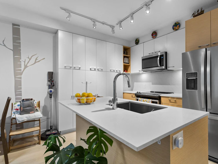 209-13963 105, Surrey, BC, V3T 0M9 - 13