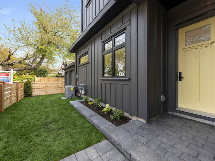 1006 East 15 Avenue, Vancouver, BC, V5T 4B1 - 2