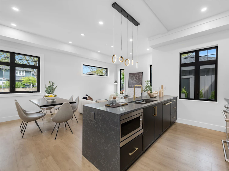 1006 East 15 Avenue, Vancouver, BC, V5T 4B1 - 5