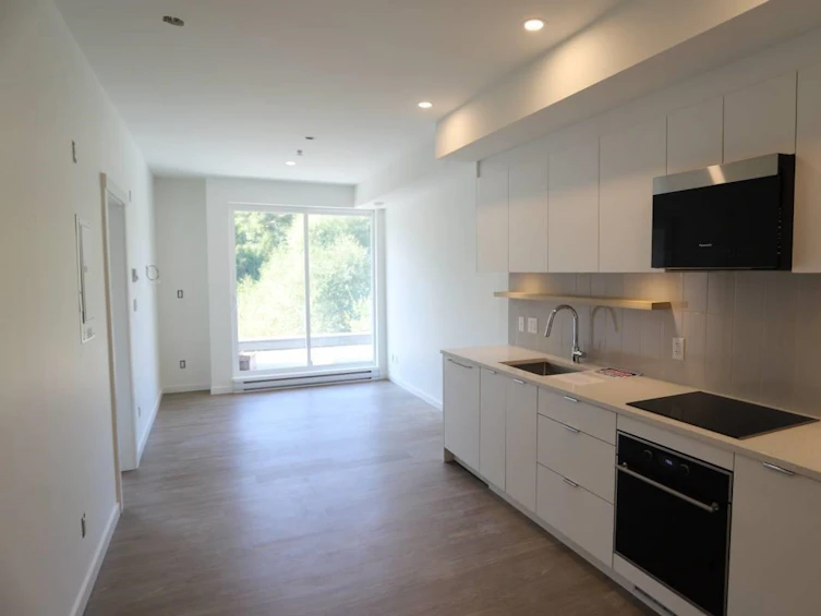 201,203-37765 Third Avenue, Squamish, BC, V8B 1C3 - 2