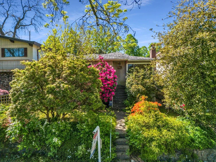 2564 East 18th Avenue, Vancouver, BC, V5M 2P5