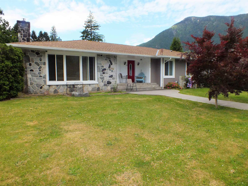 538 3rd Avenue, Hope BC V0X 1L0
