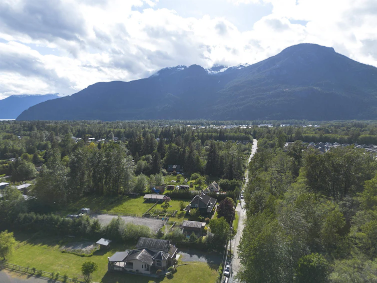1-1050 Finch Drive, Squamish, BC - 11