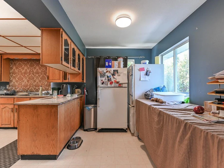 15561 91a Avenue, Surrey, BC, V3R 9X1 - 11