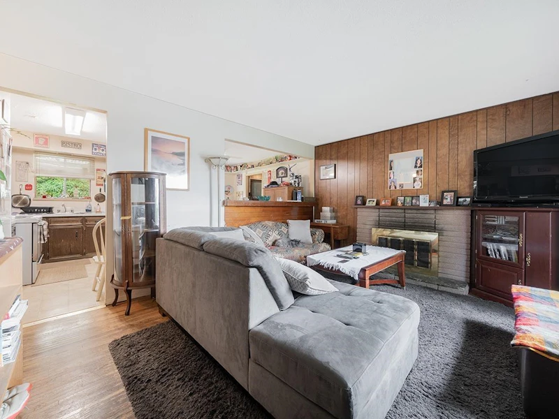 11676 210th Street, Maple Ridge BC V2X 4Y1