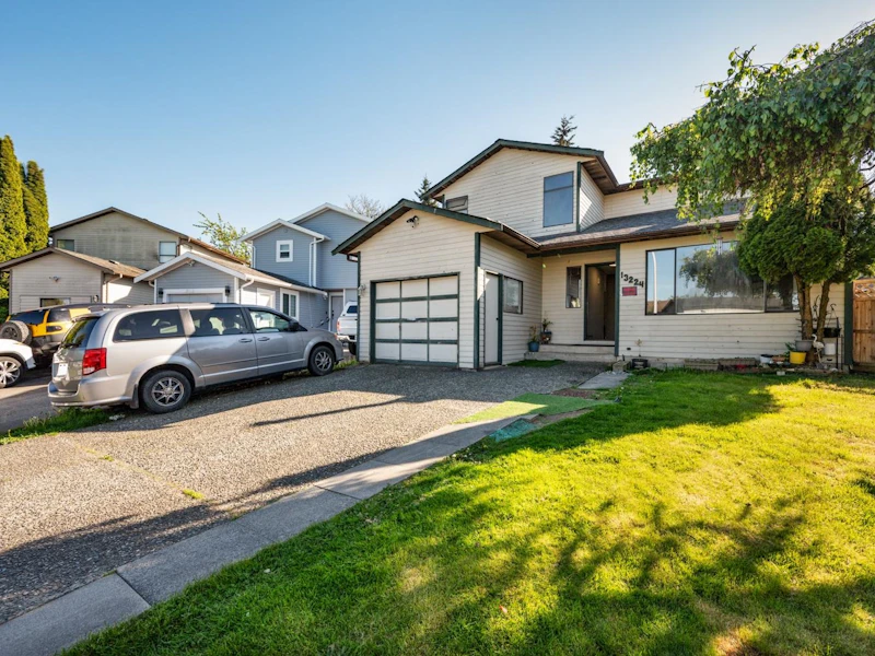 13224 82nd Avenue, Surrey BC V3W 8Z4